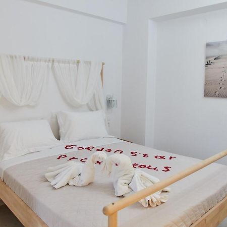 Agia Marina Golden Star Praxitelousアパートメント エクステリア 写真
