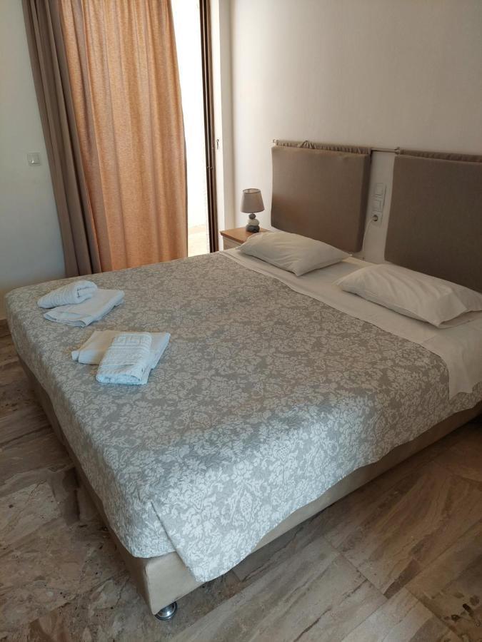 Agia Marina Golden Star Praxitelousアパートメント エクステリア 写真